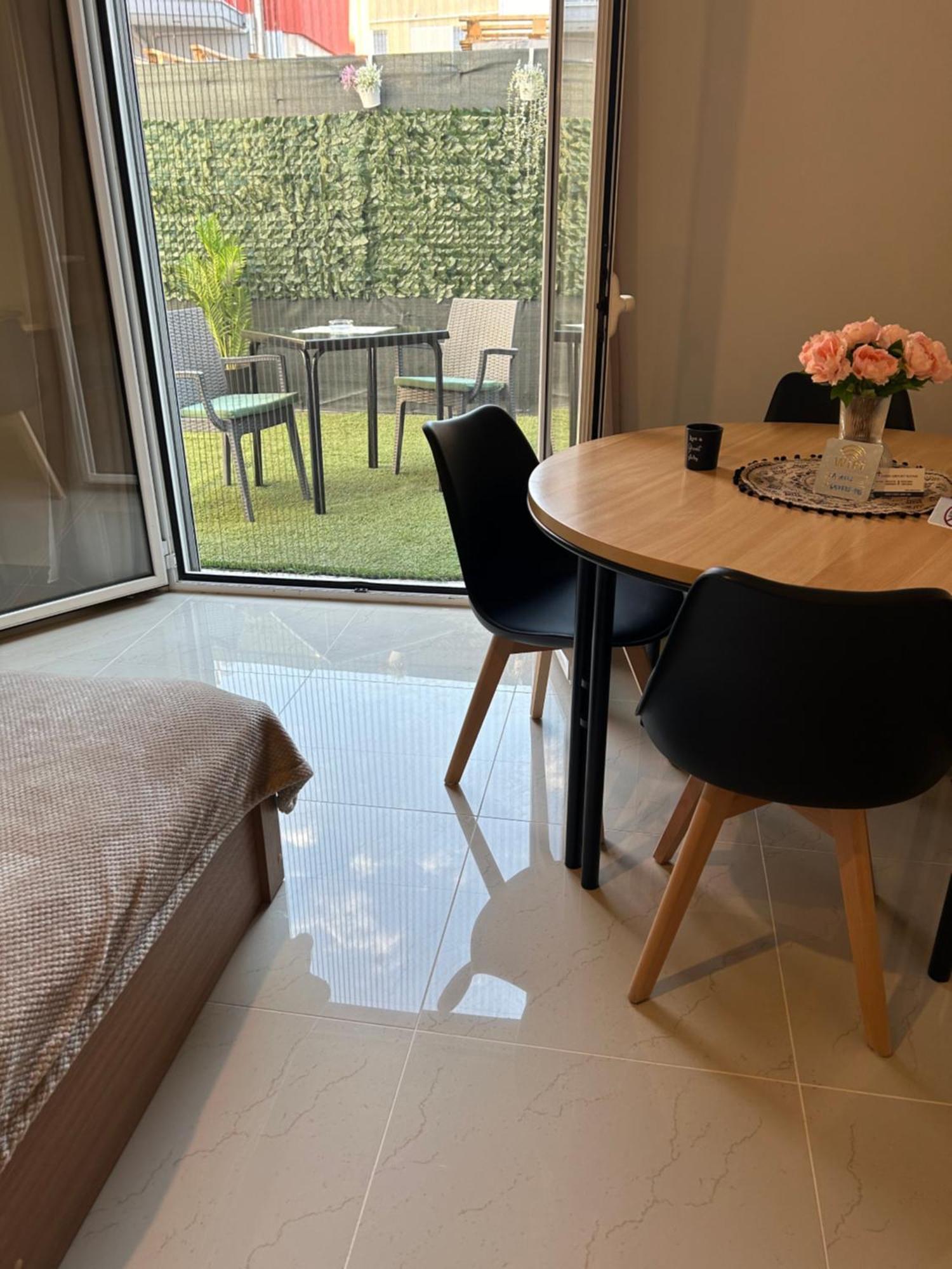 Anesis Airport Rooms 204 코로피온 외부 사진